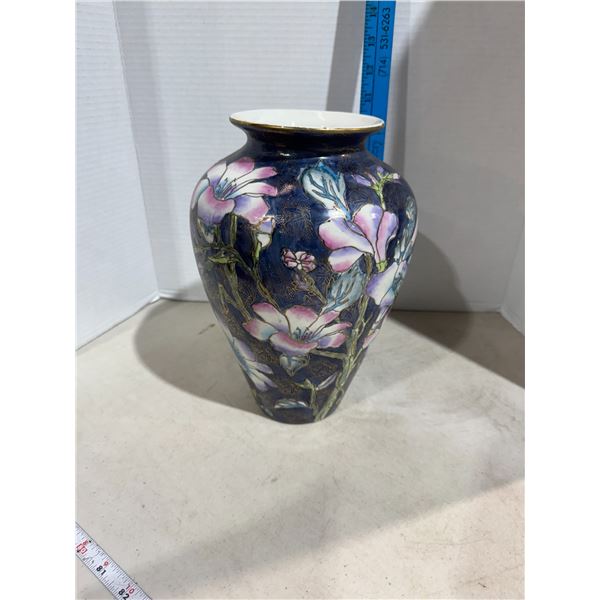 Toyo vase