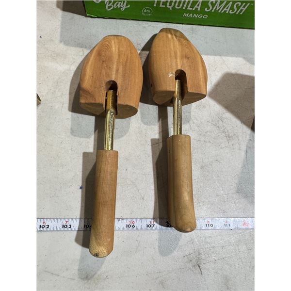 Shoe stretchers