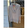 Image 1 : A small sweater