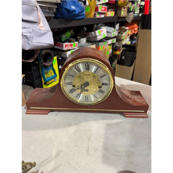 Solar mantle clock