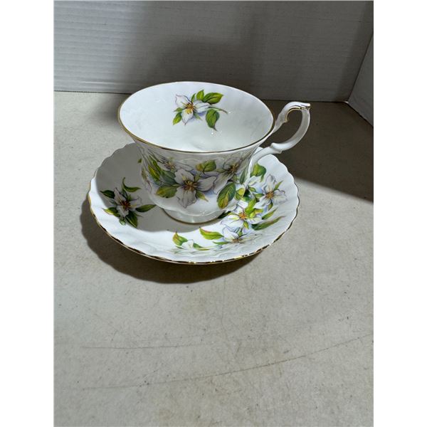 Royal Albert, weight, Trillium tea cup, and saucer
