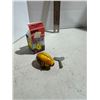 Image 1 : Wind up packing chicken working