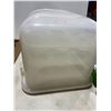 Image 1 : Three tier cupcake, travel case