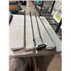 Image 1 : Golf clubs