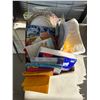 Image 1 : Napkins and disposable plates