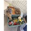 Image 1 : Bin with home decor