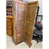 Image 1 : 3 panel screen