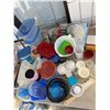 Image 1 : Assorted kitchen items