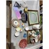 Image 1 : Assorted home decor