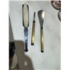 Image 2 : Shoehorn and other items