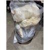 Image 1 : Pillows, blankets and sheets