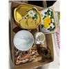 Image 1 : Trays and other decor