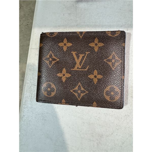 Louis Vuitton wallet, authenticity up to buyer to verify