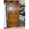 Image 1 : Made in Canada Armoire