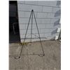 Image 1 : Folding easel