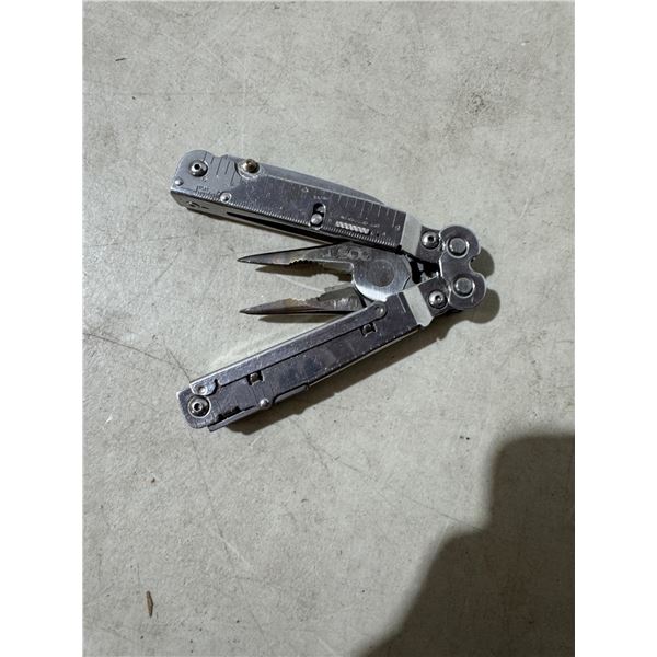 SOG multitool