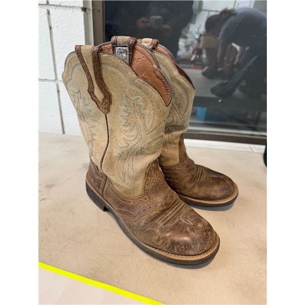ARIAT fat baby boots size 6B