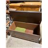 Image 2 : Storage chest