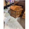 Image 1 : Side table
