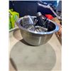 Image 2 : Small crockpot, mixing bowl, KitchenAid mixer