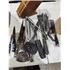 Image 2 : Knives and knife blocks
