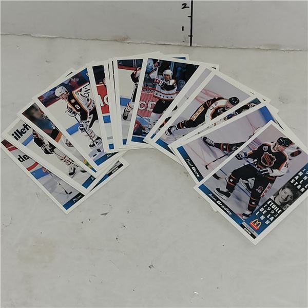 Lot of Vintage Upper Deck Hockey Cards