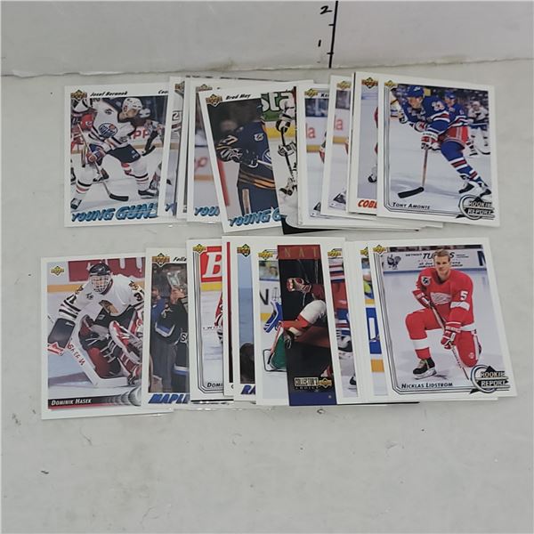 Lot of 40 NHL 1990s Rookie Cards Stars & Hall Of Famers