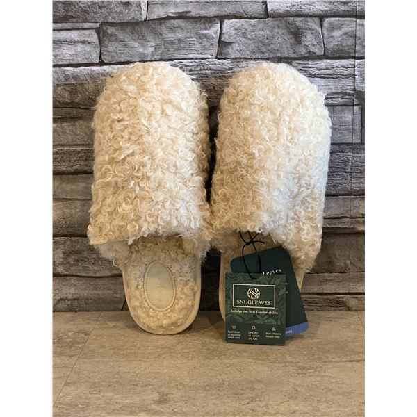 SnugLeaves Slippers - Colour: Cream - Size: 11-12 Women's - New