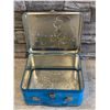 Image 2 : Vintage - Smurfette Lunch Box - Very Good Used Condition