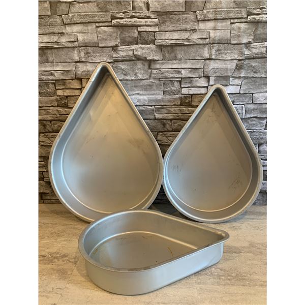 Lot of 3 Tear Drop Cake Pans Sizes  14x 3 12x3 10x3