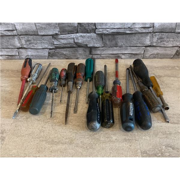 Lot of Assorted Screwdrivers - 18 Pcs - Used