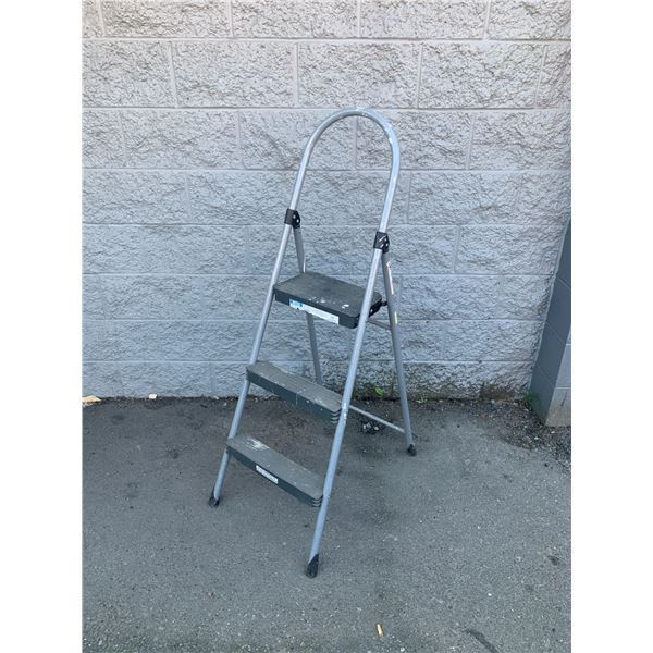 Cosco 3 Step Folding Ladder