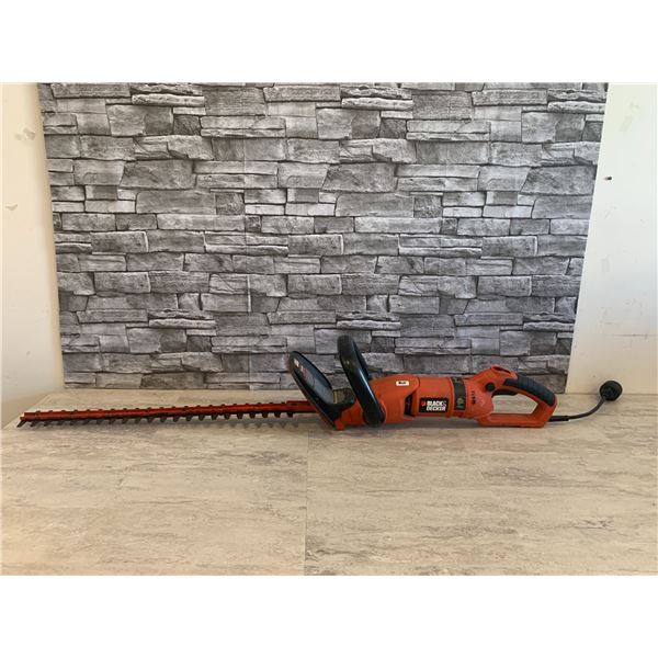 Black and Decker Hedge Trimmer w/ adjustable handle