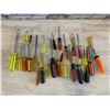 Image 1 : Lot of 30 Assorted Screw Drivers - Philips - Robertson - Flathead