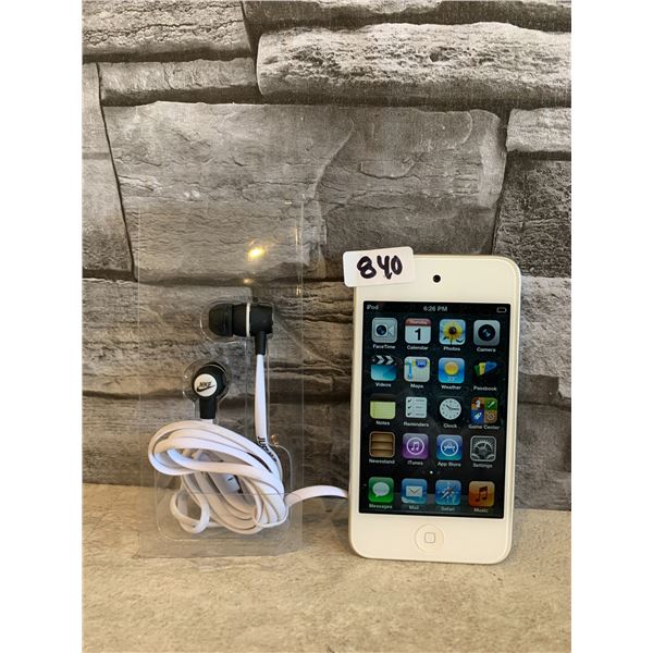 8 GB Apple Ipod Touch (With Nike Ear Buds) - Works