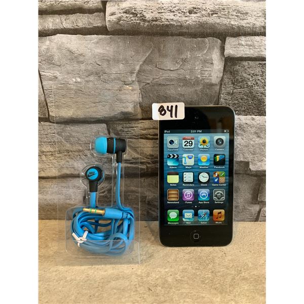 32 GB Apple Ipod Touch (With Nike Ear Buds) - Works