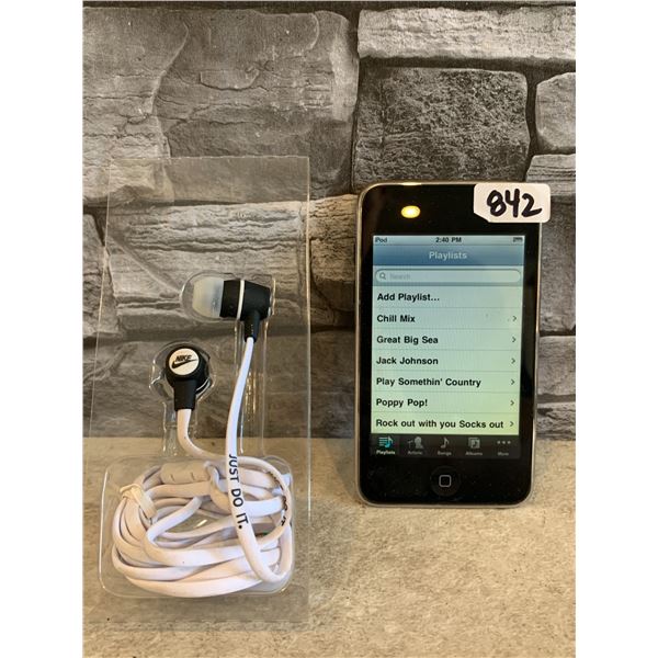 8 GB Apple Ipod Touch (With Nike Ear Buds) - Works