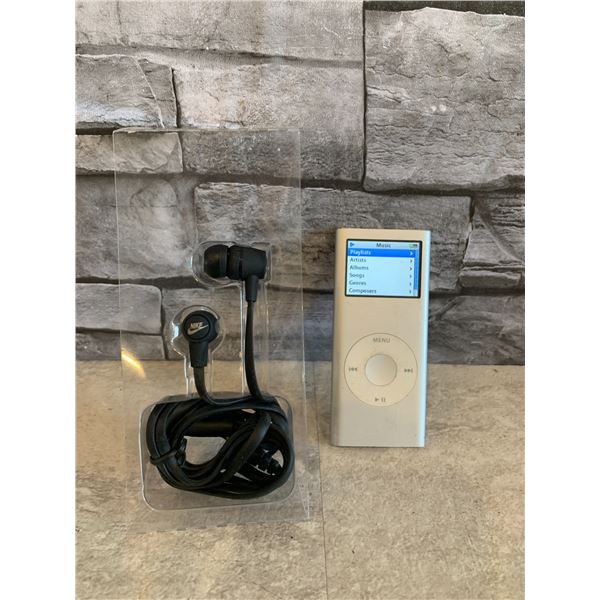 Apple Ipod Nano 2GB (2nd Gen) (With Nike Ear Buds) - Works