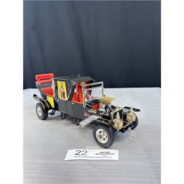 Ertl 1:18 The Monsters Koach in Excellent Condition