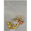 Image 4 : 3 Vintage Good Plated Brooches, One w/ Pink Coral Stones