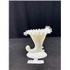 Image 1 : 6" Tall Milk Glass Tulip Vase