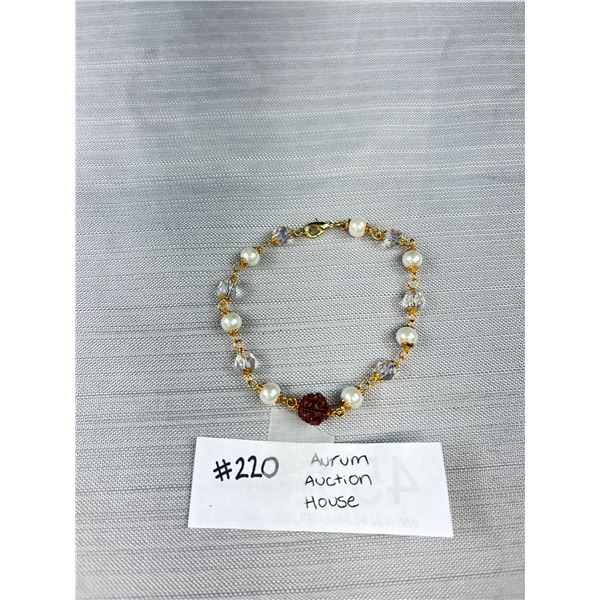 Lovely Gold Linked Pearls Bracelet