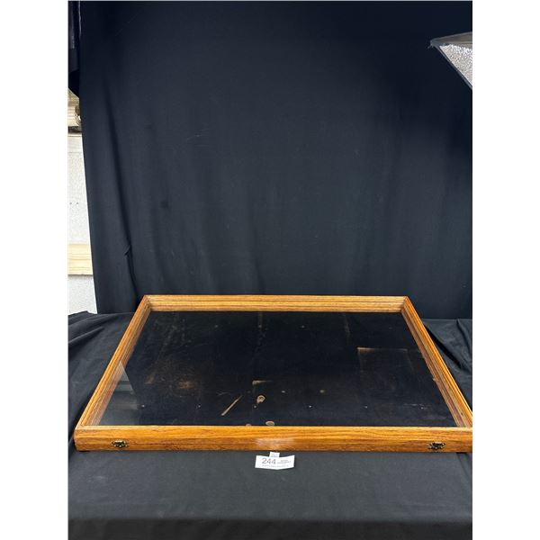 33" x  20" Glass Display Case in Very Good Condition NO SHIPPING