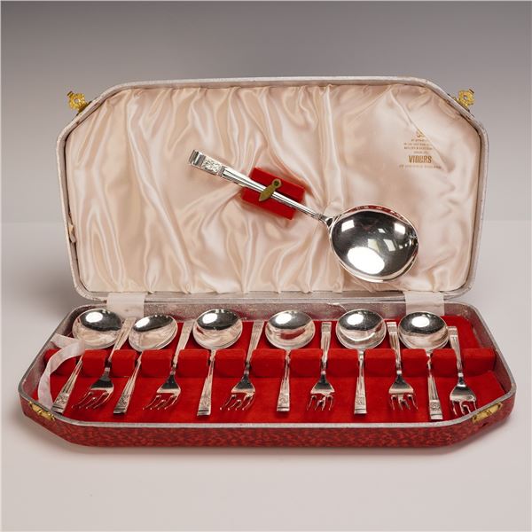 13pc Vintage Viners of Sheffield Silverplated Dessert Set in Fitted Case