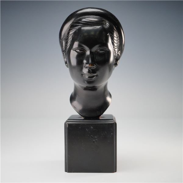 Bronze Bust of a Vietnamese Woman Attributed to Thanh Le Nguyen