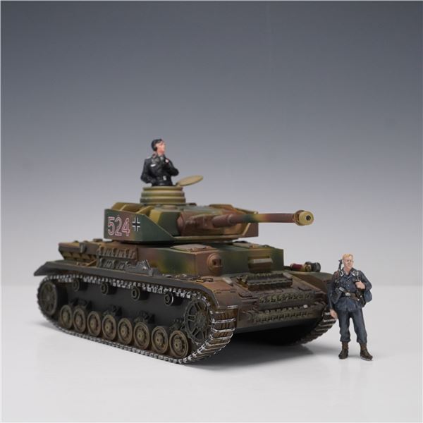 2pc Britains Panzer IV Model Tank and German Soldier Figures