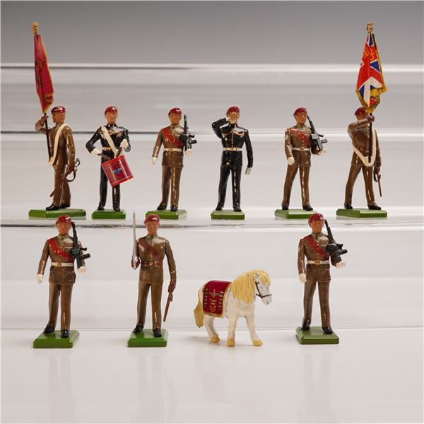 10pc W. Britain Parachute Regiment Soldiers With Box