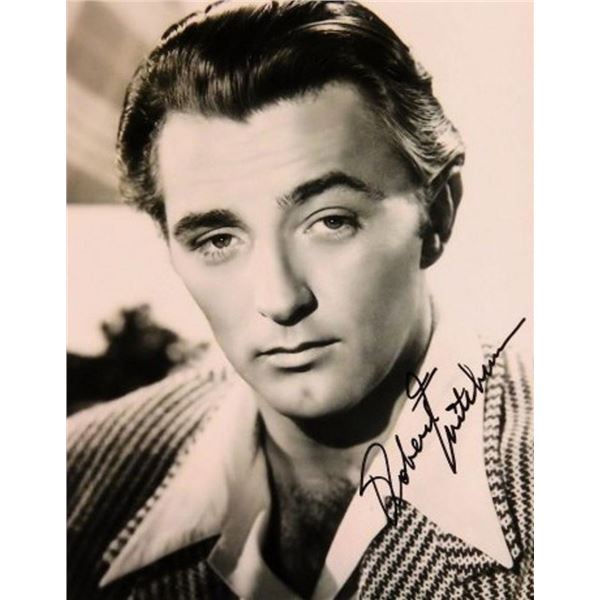 Robert Mitchum signed portrait photo