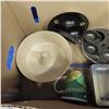 Image 2 : Box of kitchen items