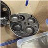 Image 4 : Box of kitchen items